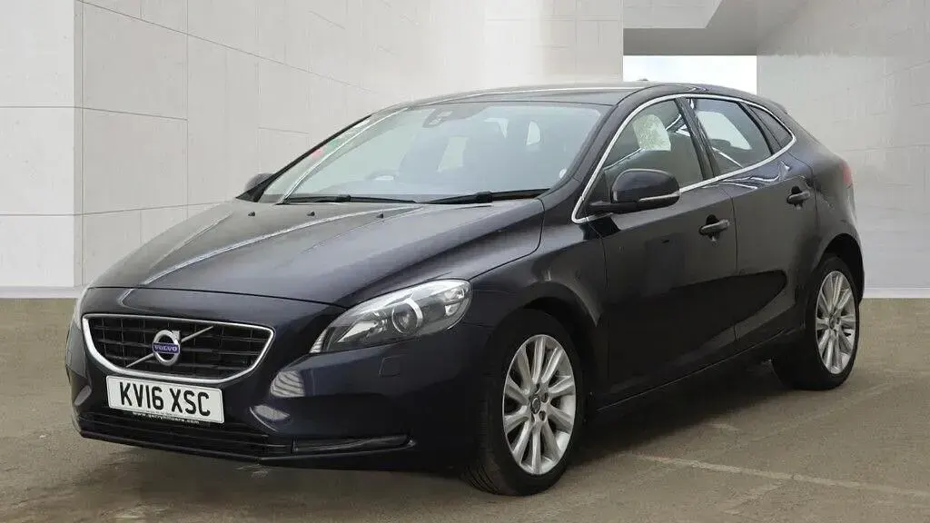 Used Volvo V40 SE Lux 2016 Blue Hatchback