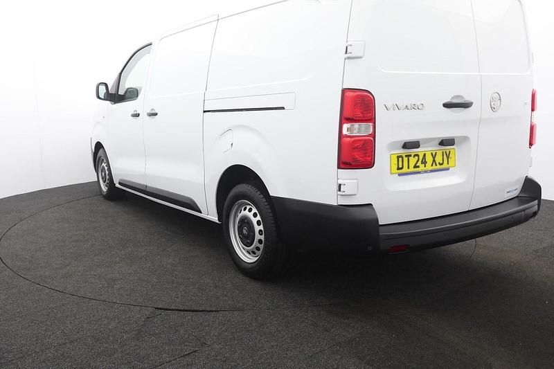Used Vauxhall Vivaro 150 HP (110 kW) 2024 White MPV