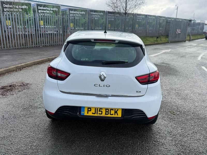 Used Renault Clio IV Dynamique 90 HP (66 kW) 2015 White Hatchback