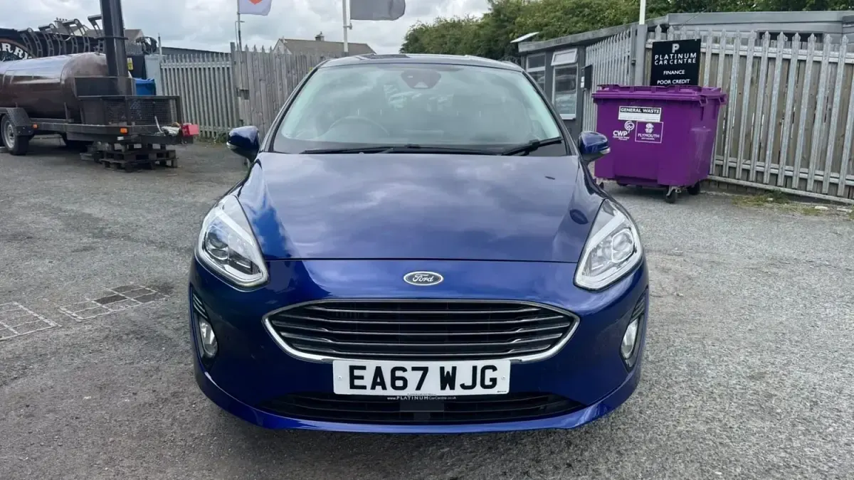 Begagnad Ford Fiesta Titanium 120 HK (88 kW) 2017 Blå Halvkombi