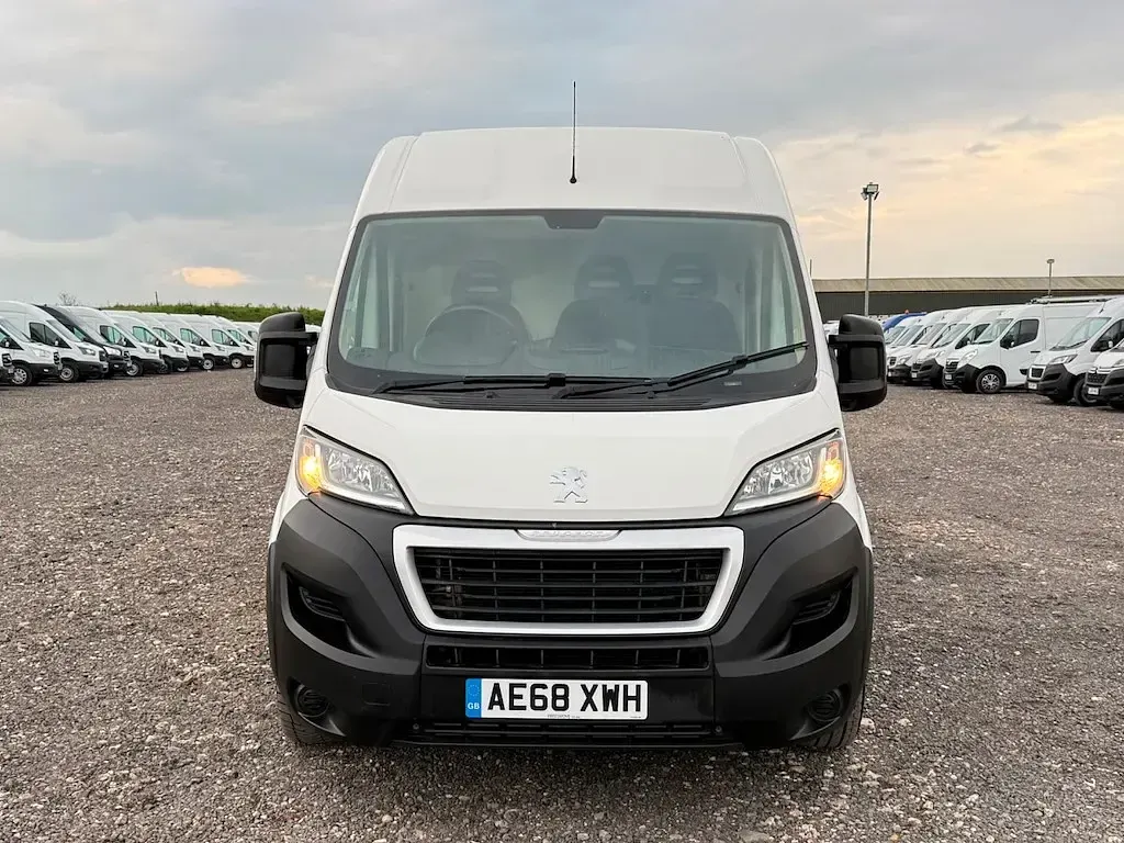 Second-hand Peugeot Boxer 2018 Alb Van