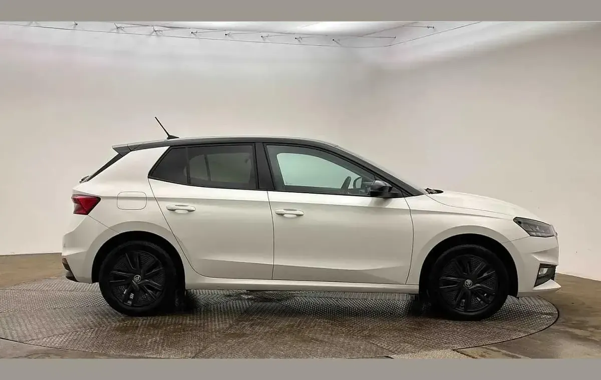 Used Skoda Fabia Colour Edition 108 HP (79 kW) 2022 White Hatchback