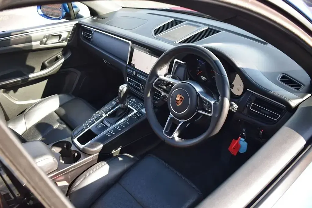 Used Porsche Macan 245 HP (180 kW) 2018 Blue SUV