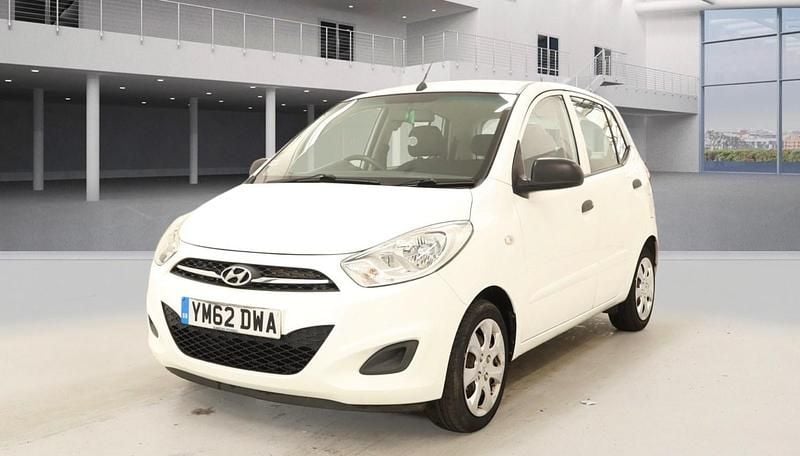 Used Hyundai i10 Classic 85 HP (62 kW) 2013 White Hatchback