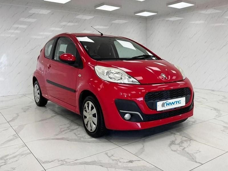 Used Peugeot 107 Active 68 HP (50 kW) 2012 Red Hatchback