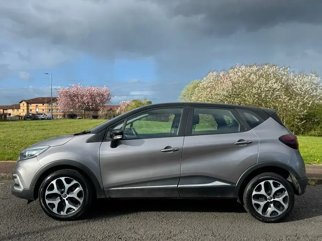 Used Renault Captur Dynamique 90 HP (66 kW) 2018 Grey SUV