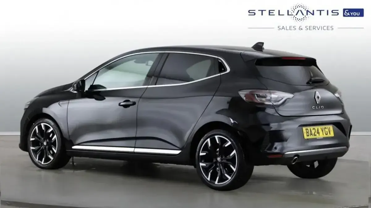 Used Renault Clio Techno 89 HP (65 kW) 2024 Black Hatchback