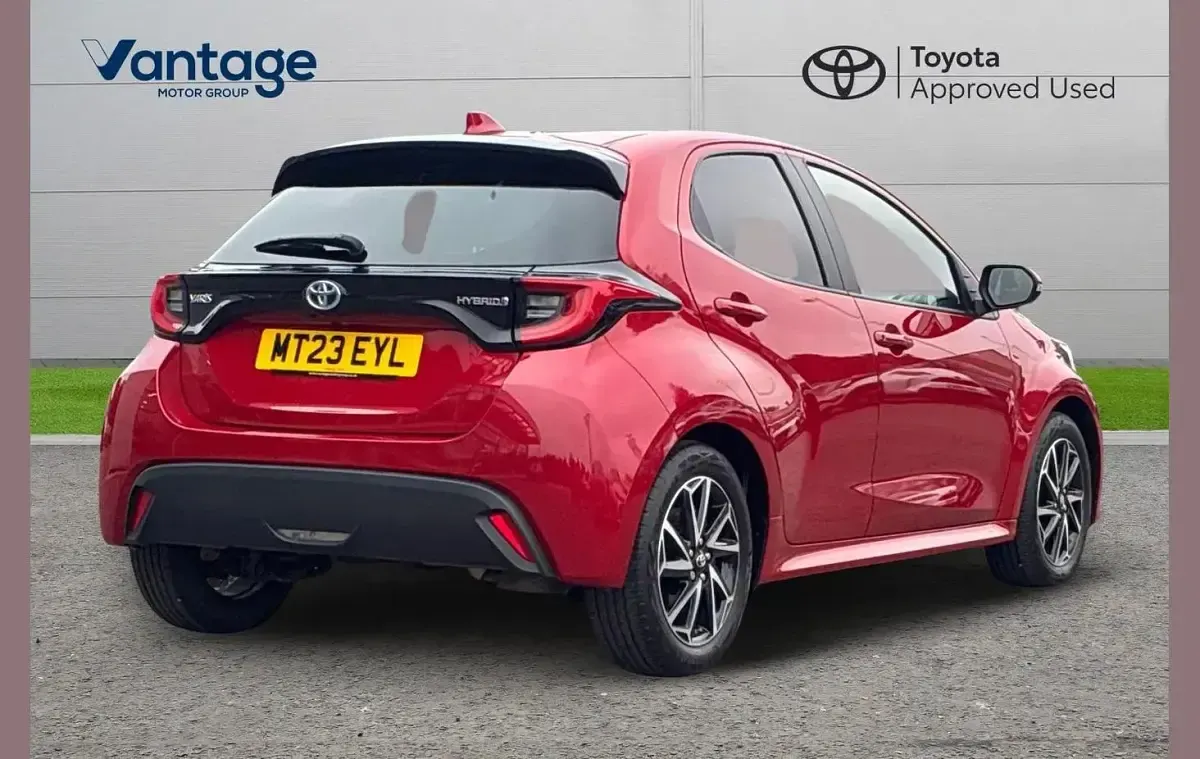 Used Toyota Yaris Design 113 HP (83 kW) 2023 Red Hatchback