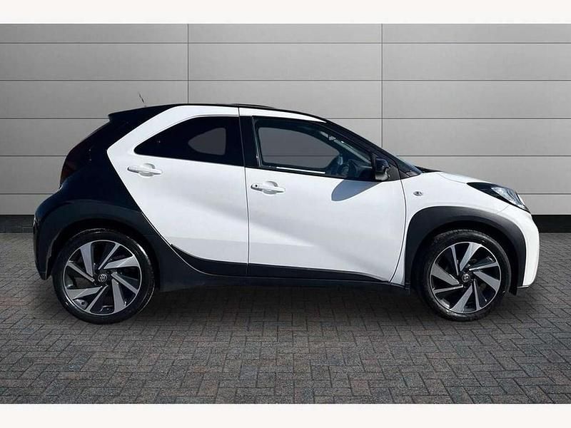 Used Toyota Aygo X 72 HP (52 kW) 2023 White SUV