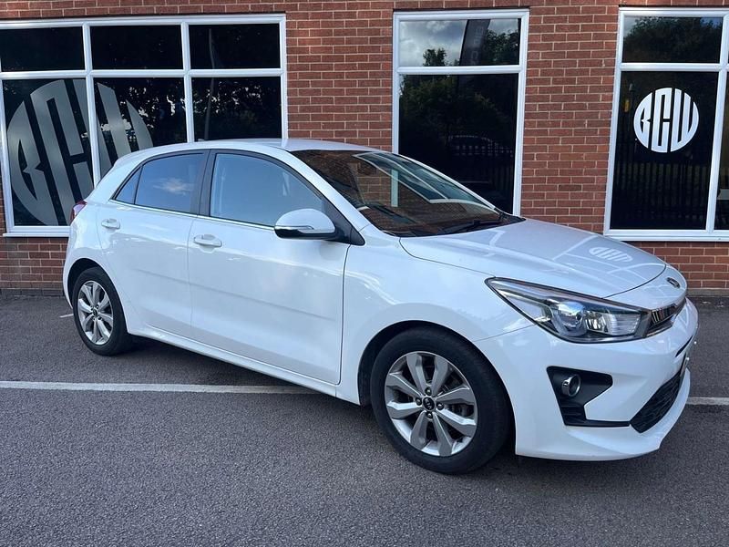 White Used 2021 Kia Rio 3 Hatchback | £7,333 (Good price) - Image 1/4