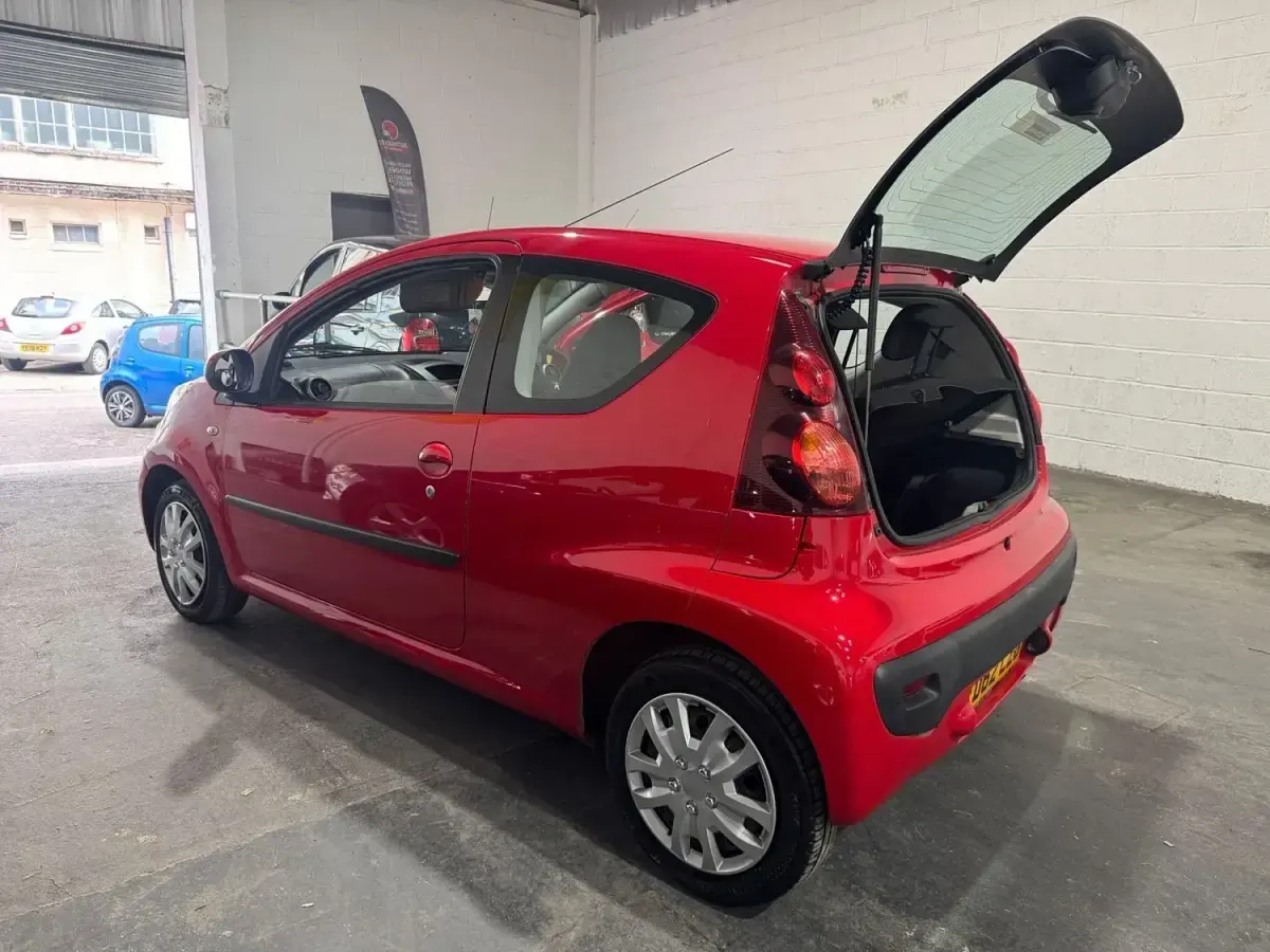 Używany Peugeot 107 Active 2013 Czerwony Hatchback
