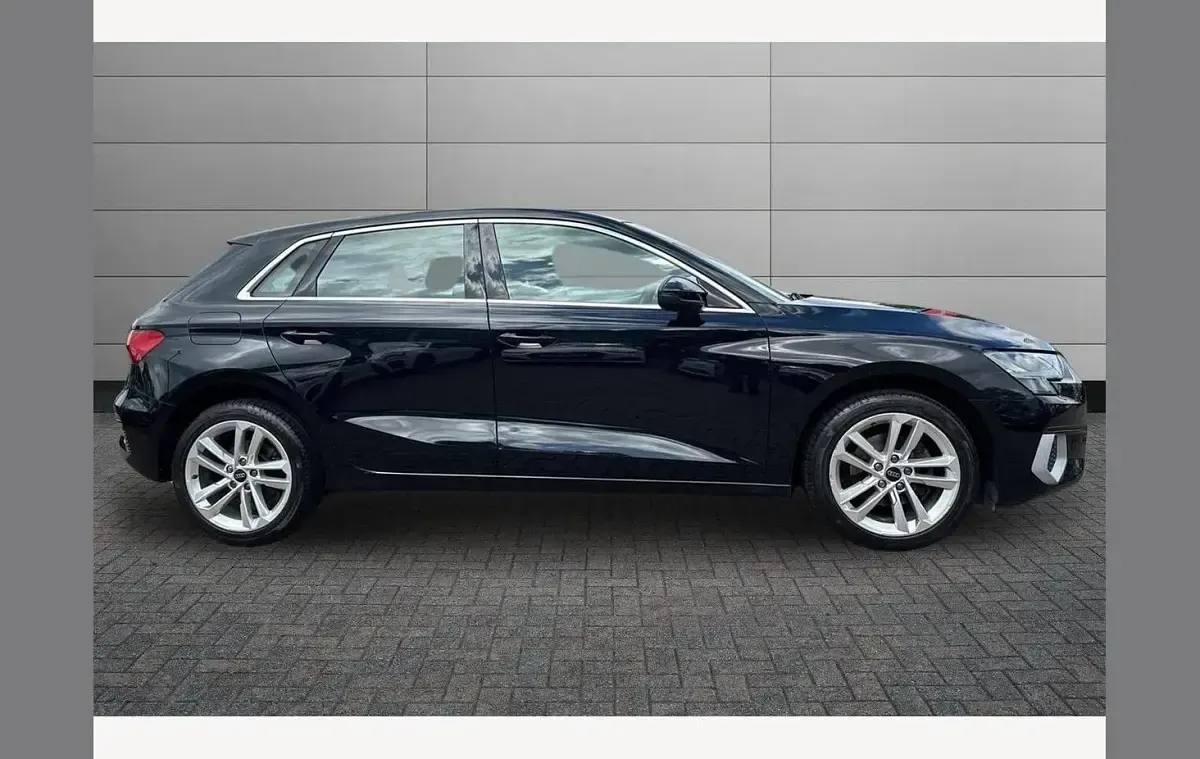 Begagnad Audi A3 Sport 110 HK (80 kW) 2024 Svart Halvkombi