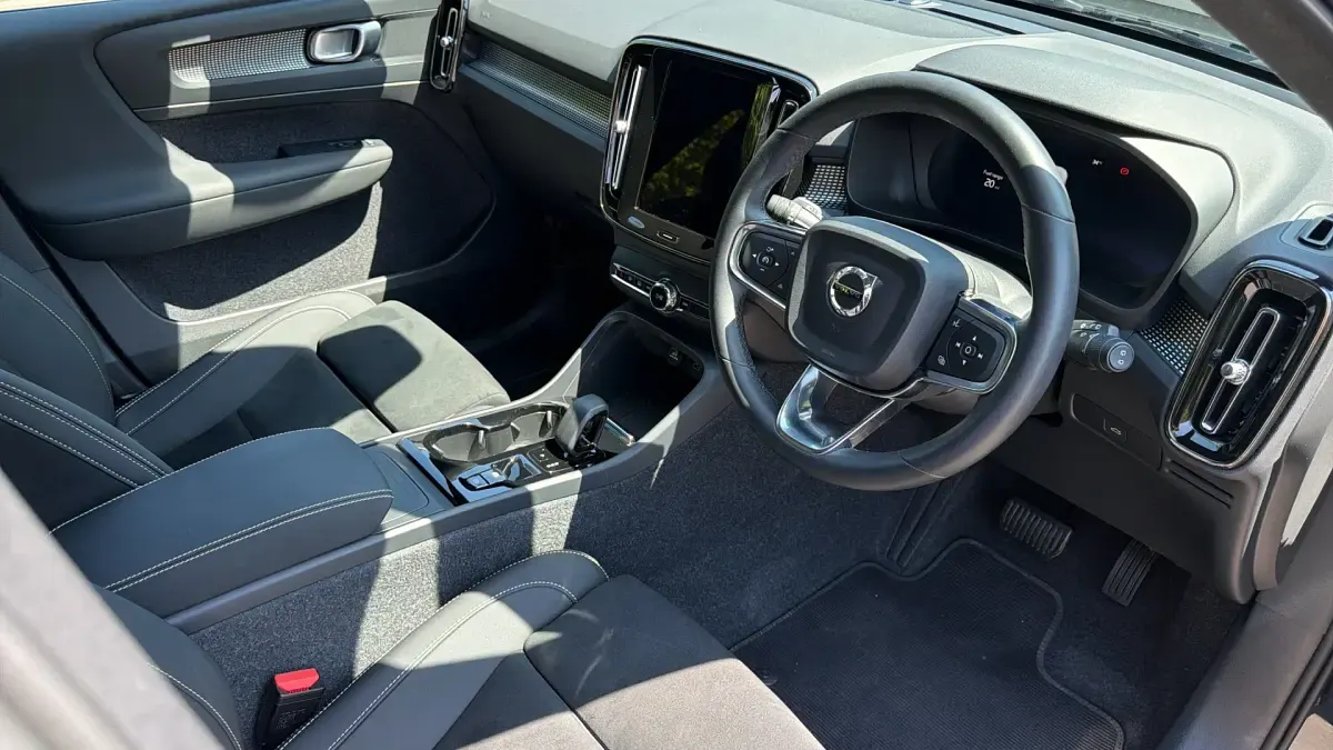 Used Volvo XC40 Plus 163 HP (119 kW) 2024 Black SUV
