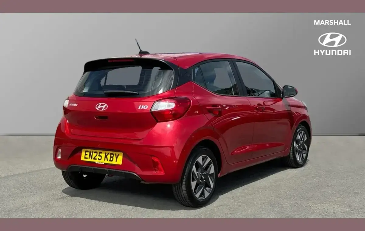 Used Hyundai i10 Advanced 63 HP (46 kW) 2025 Red Hatchback