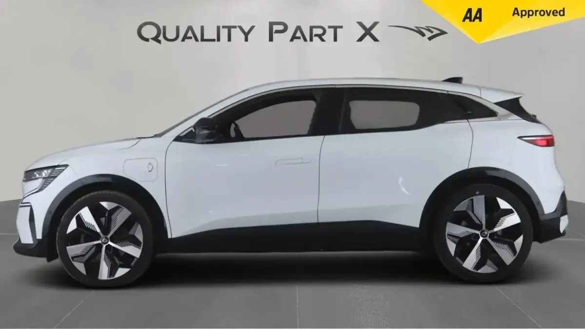 Używany Renault Megane E-Tech Komfort 160 kW (218 KM) 2024 Biały Hatchback