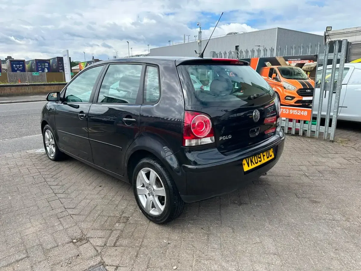 Begagnad VW Polo Match 70 HK (51 kW) 2009 Svart Halvkombi