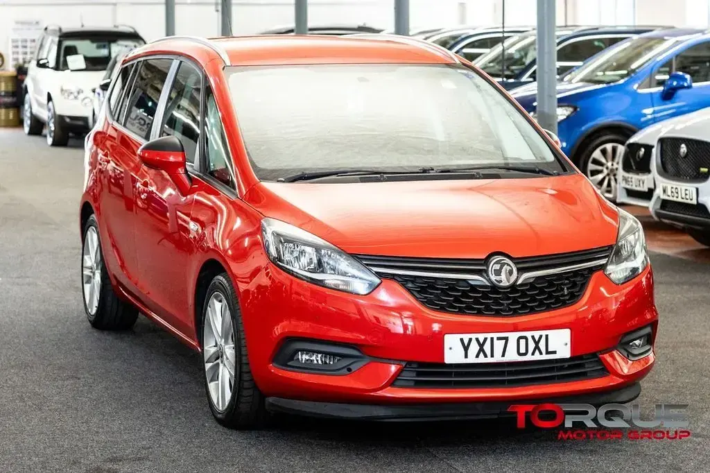 Used Vauxhall Zafira Tourer SRi 140 HP (102 kW) 2017 Red MPV