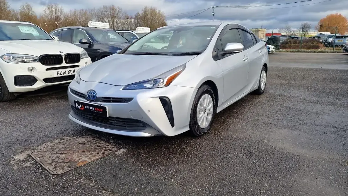 Used Toyota Prius 122 HP (89 kW) 2025 Silver Hatchback