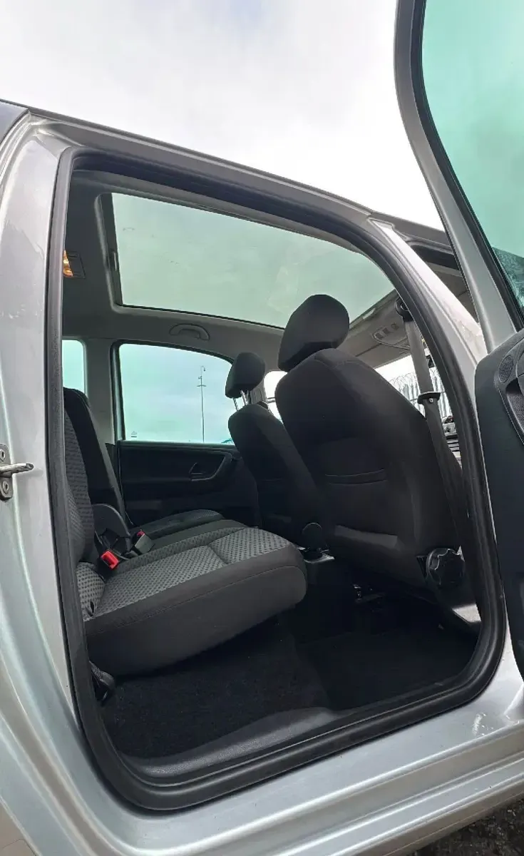 Usado Skoda Roomster SE 105 HP (77 kW) 2013 Prateado Monovolume