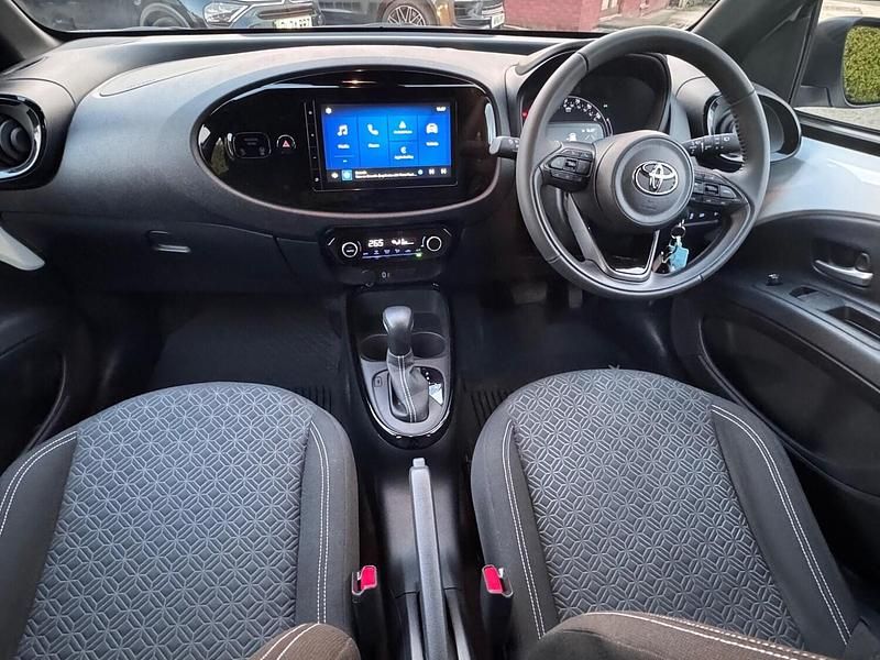 Used Toyota Aygo X 72 HP (52 kW) 2024 White SUV