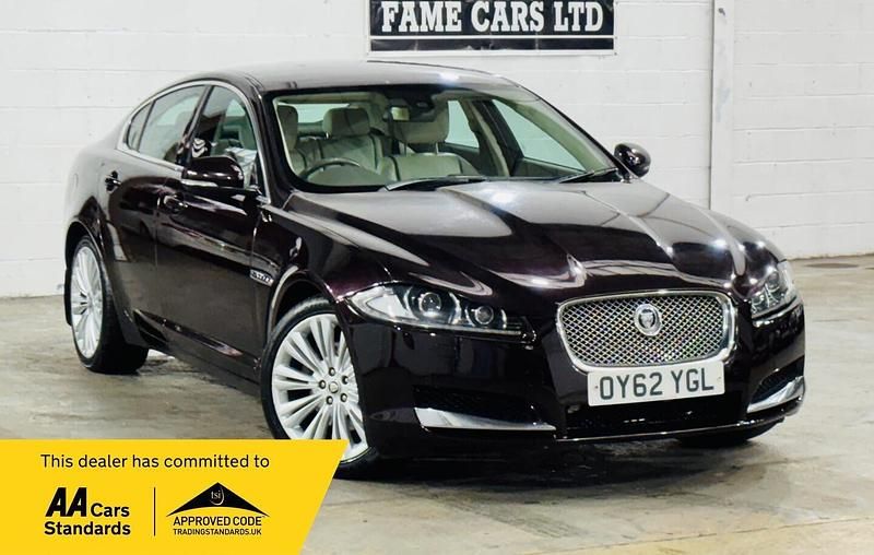 Begagnad Jaguar XF Portfolio 2012 Röd Sedan