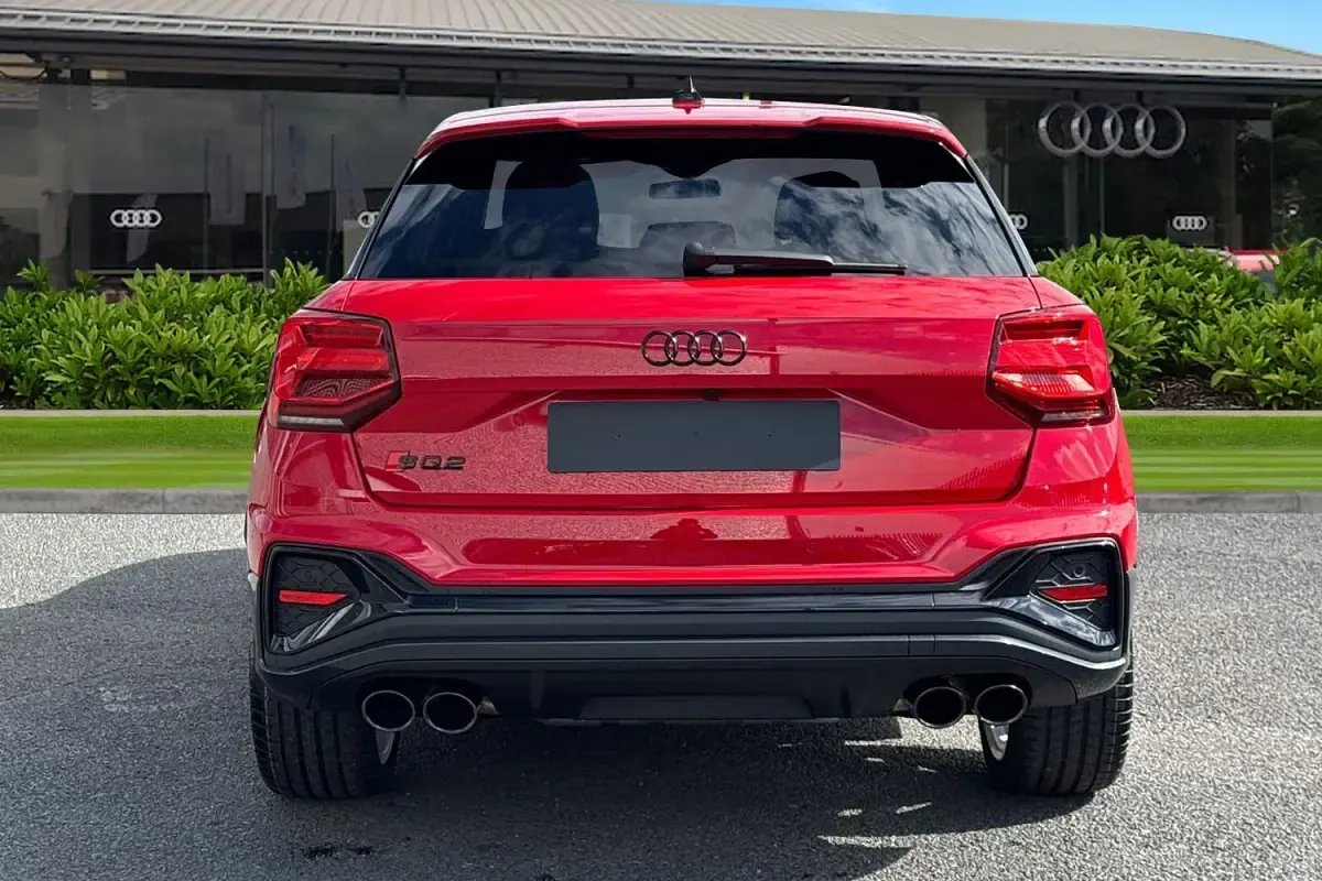 Nowe Audi SQ2 Black Edition 300 KM (220 kW) 2026 Czerwony SUV