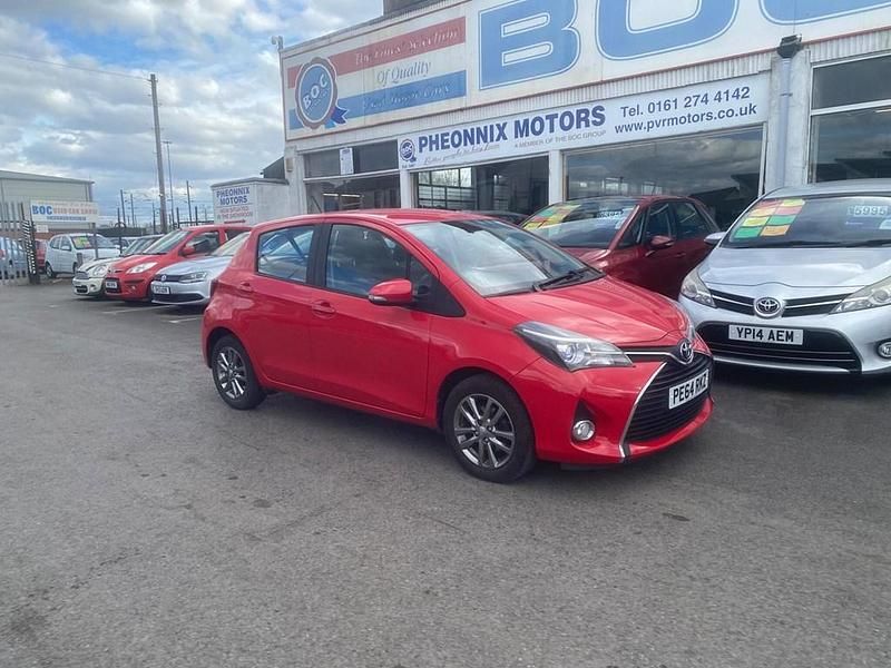 Used Toyota Yaris 99 HP (72 kW) 2014 Red Hatchback