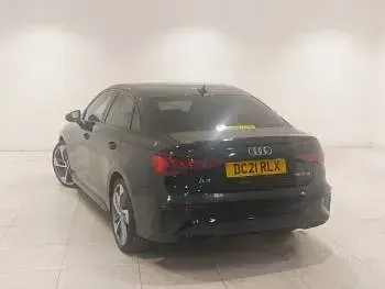 Usado Audi A3 Comfort 150 HP (110 kW) 2021 Preto Sedan