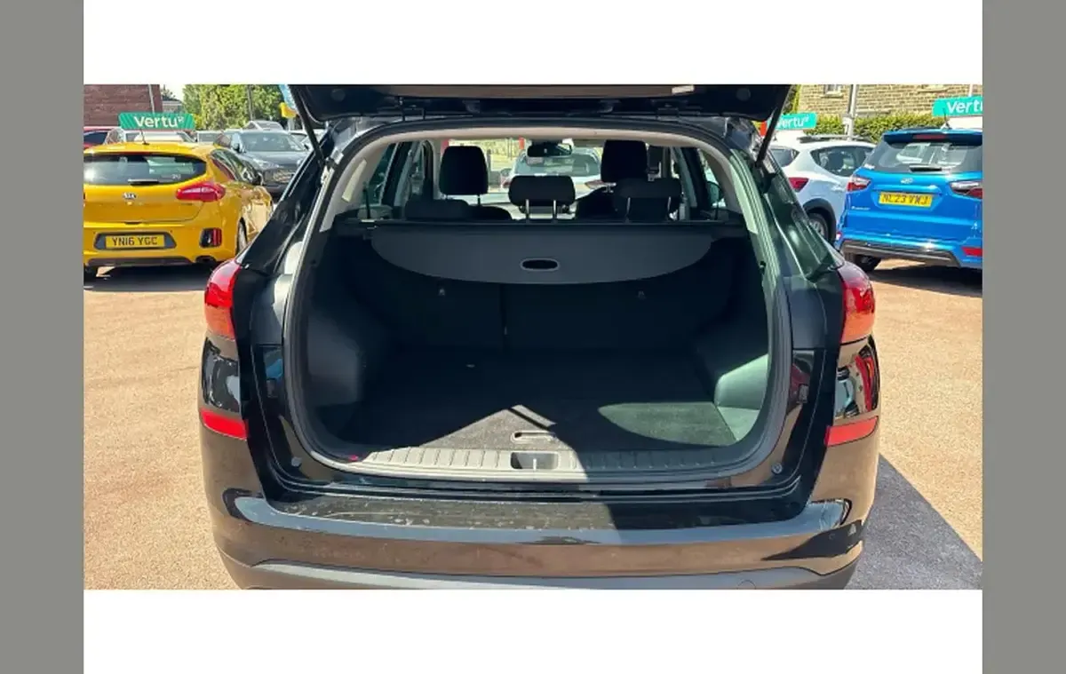 Used Hyundai Tucson SE 132 HP (97 kW) 2020 Black SUV