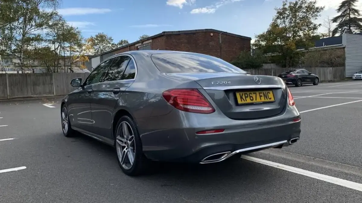 Begagnad Mercedes E220 AMG line 191 HK (140 kW) 2017 Blå Sedan