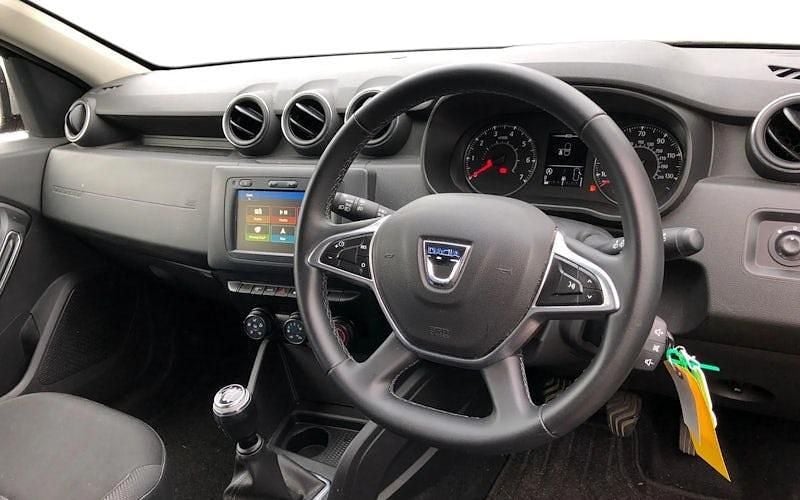 Used Dacia Duster Comfort 101 HP (74 kW) 2020 Orange SUV