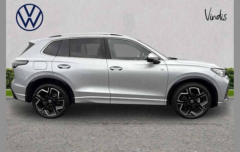 Used VW Tiguan R-line 148 HP (108 kW) 2025 Silver SUV