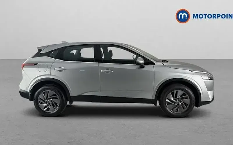 Used Nissan Qashqai Acenta Premium 140 HP (102 kW) 2023 Silver SUV