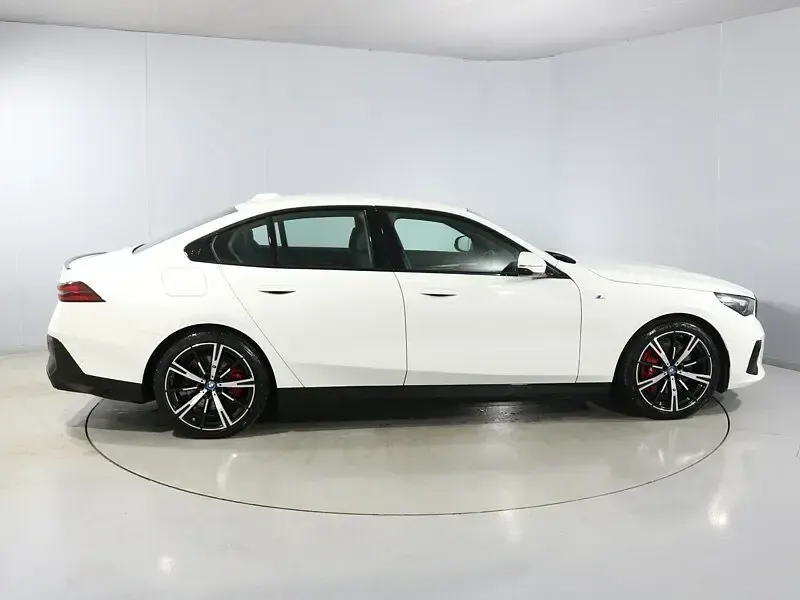 Used BMW i5 M Sport 250 kW (340 HP) 2024 White Sedan
