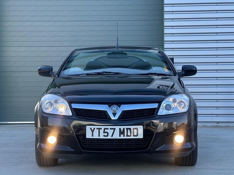 Second-hand Vauxhall Tigra 90 CP (66 kW) 2007 Negru Cabrio