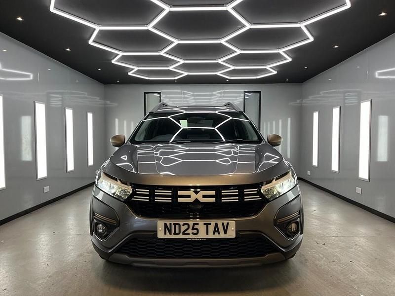Used Dacia Jogger Extreme 110 HP (80 kW) 2025 Grey MPV