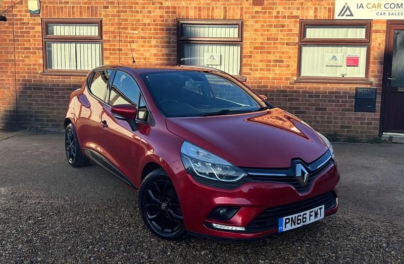 Red Used 2016 Renault Clio IV Dynamique Hatchback | £5,900 (Fair price) - Image 1/4