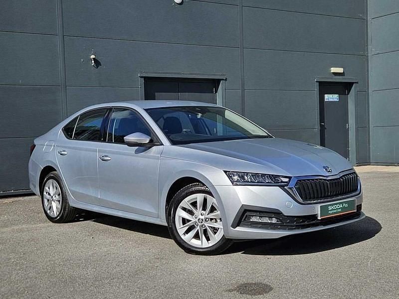 Brilliant silver Used 2023 Skoda Octavia SE Technology Hatchback | £19,792 (Fair price) - Image 1/4