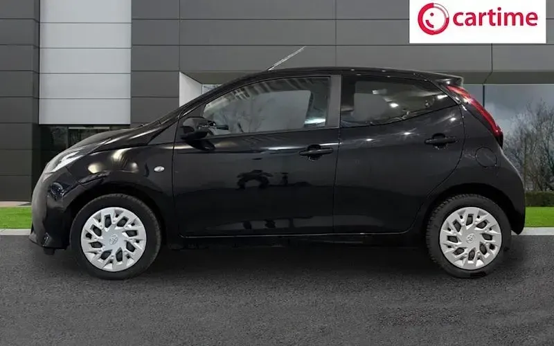 Used Toyota Aygo X-play 72 HP (52 kW) 2021 Black Hatchback