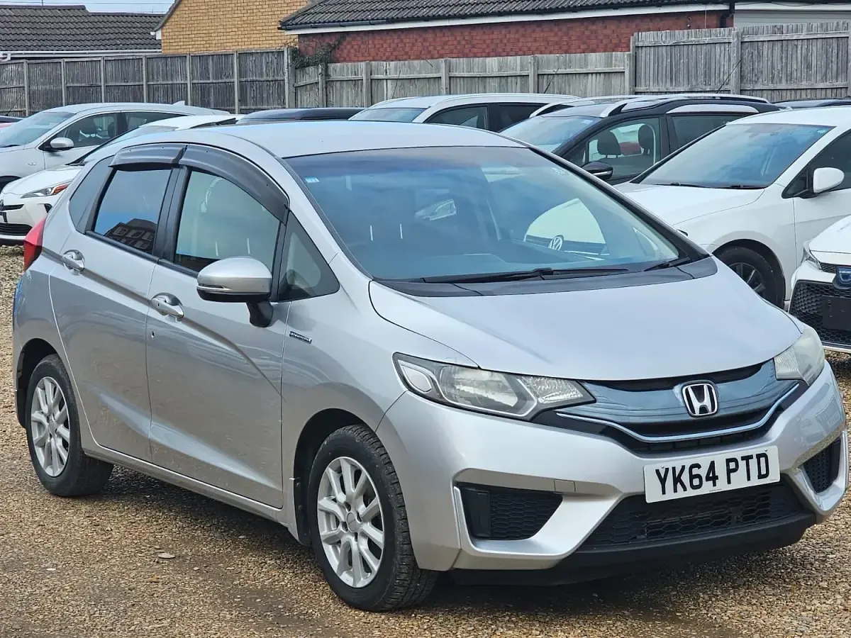 Used Honda Fit 137 HP (100 kW) 2014 Silver Hatchback