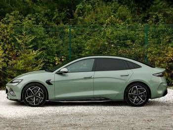 New BYD Seal Design 230 kW (313 HP) 2025 Green Sedan