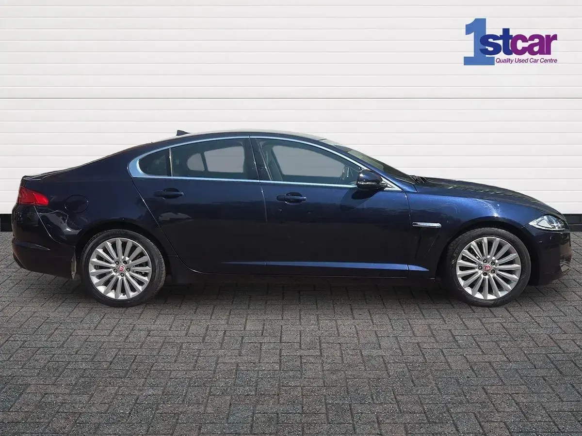 Used Jaguar XF Luxury 200 HP (147 kW) 2015 Blue Sedan