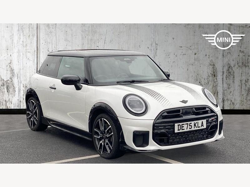 Used Mini Cooper Hatch 113 kW (154 HP) 2025 White Hatchback