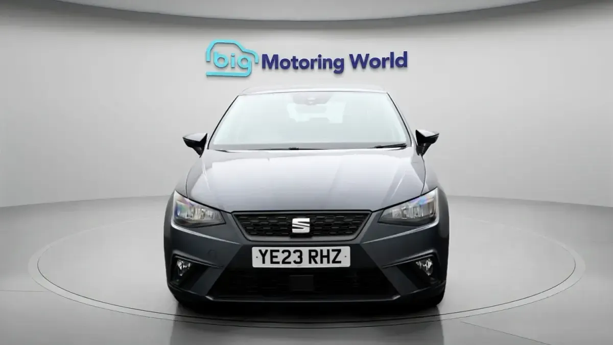 Używany Seat Ibiza SE 94 KM (69 kW) 2023 Szary Hatchback