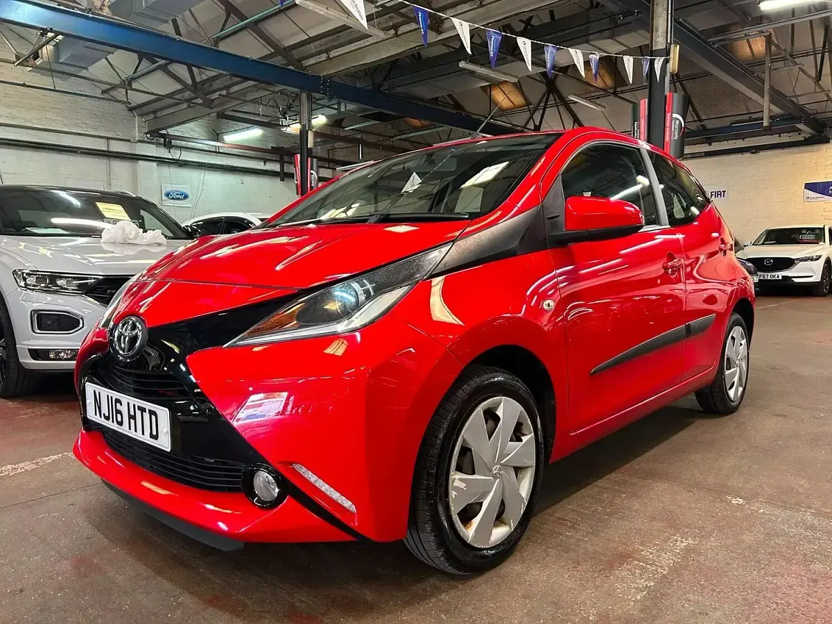 Used Toyota Aygo X-play 69 HP (50 kW) 2016 Red Hatchback