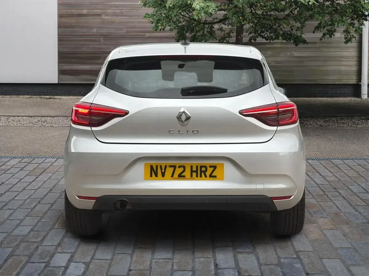 Used Renault Clio Evolution 90 HP (66 kW) 2022 Silver Hatchback