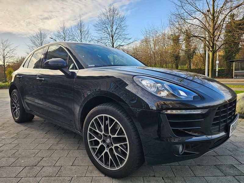 Black Used 2015 Porsche Macan SUV | £16,799 (Fair price) - Image 1/4