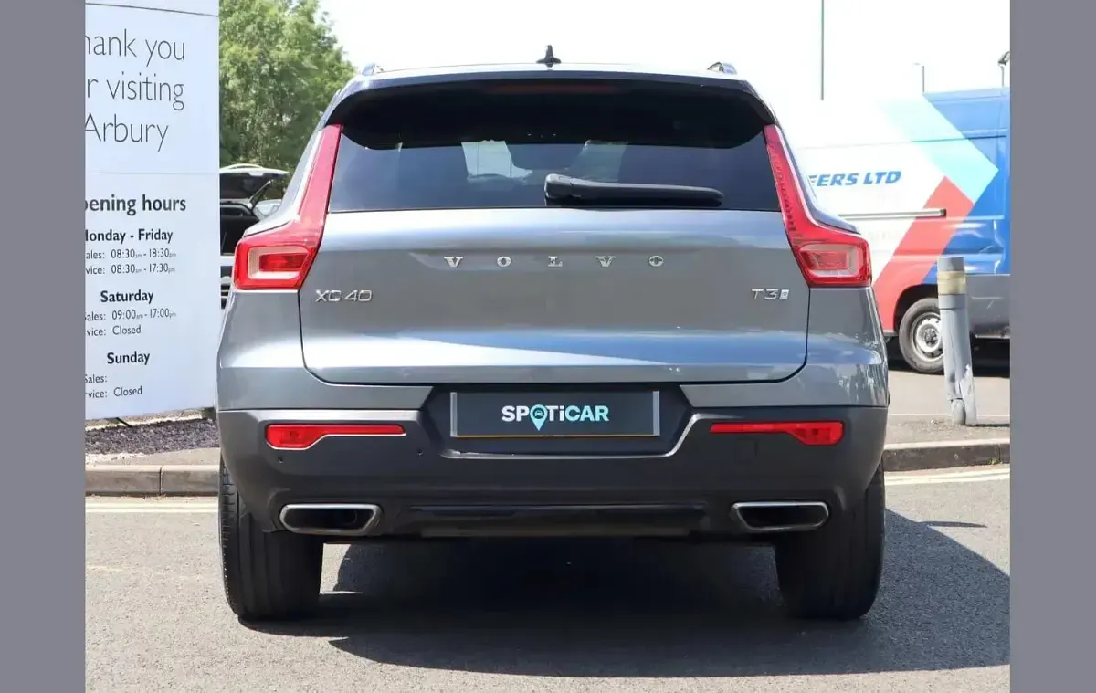 Used Volvo XC40 R-Design 154 HP (113 kW) 2018 Grey SUV