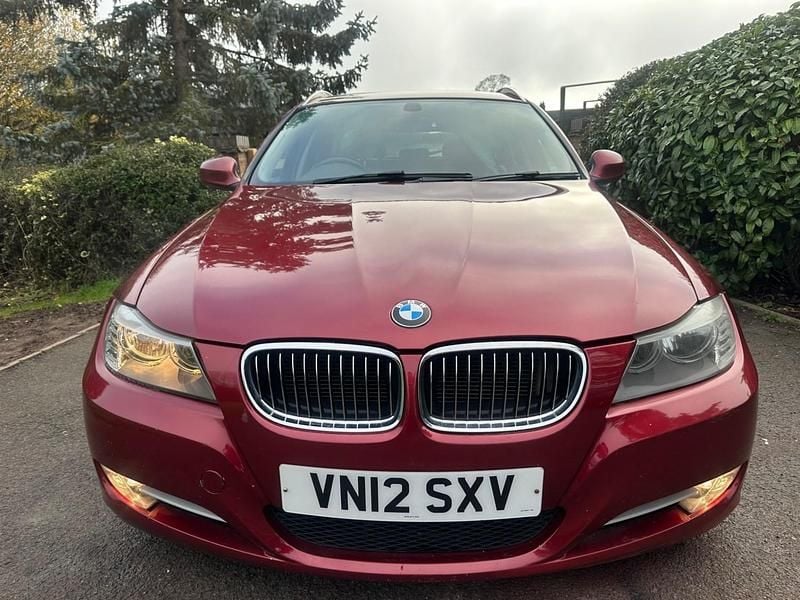 Used BMW 318 Exclusive 2012 Red Estate