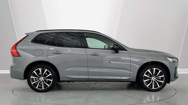 Usado Volvo XC60 Plus 247 HP (181 kW) 2025 Cinzento SUV